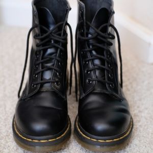 Dr. Marten's Women's 1460 boots
